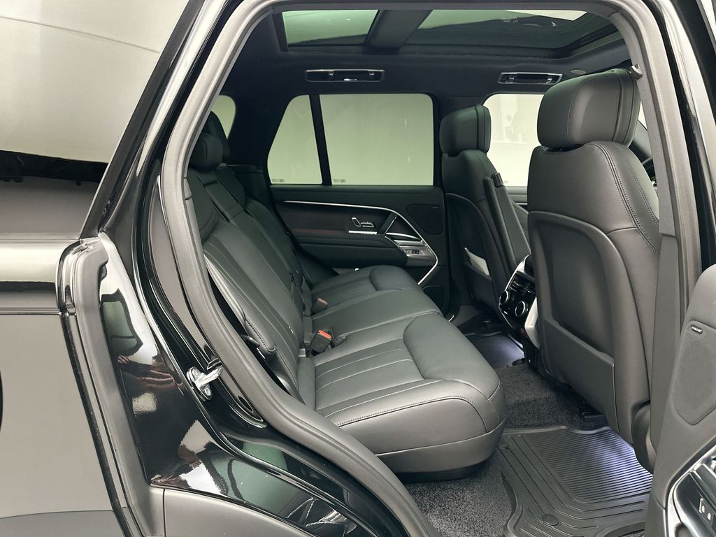 Thumbnail: 2025 Land Rover Range Rover - 6