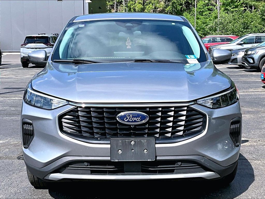 2023 Ford Escape — photo 2