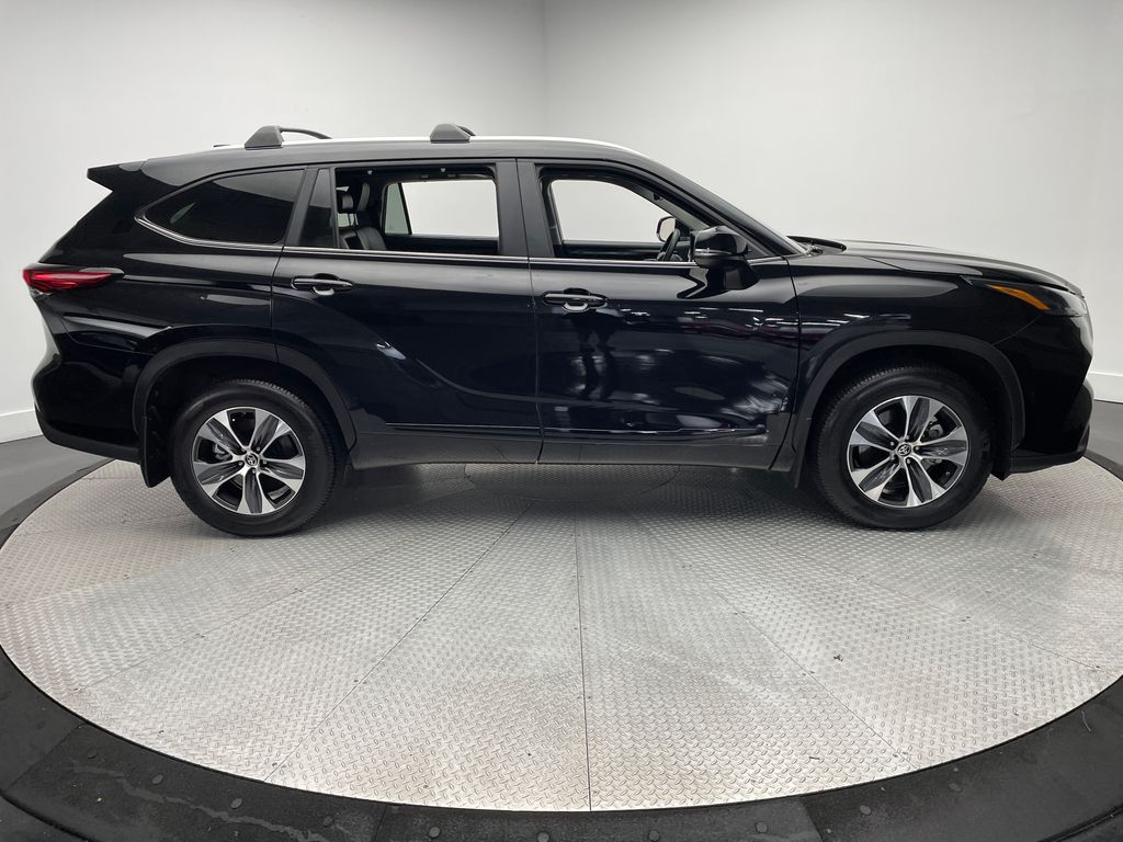 Thumbnail: 2023 Toyota Highlander - 4