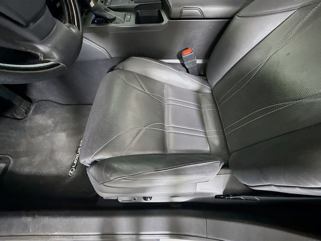 Thumbnail: 2019 Lexus ES - 19