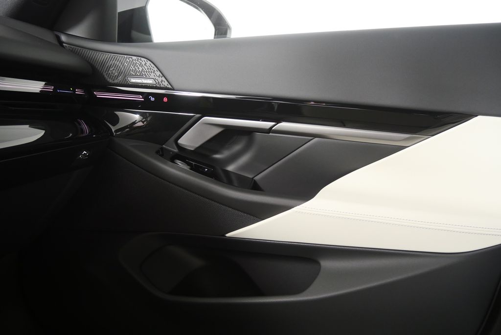 Thumbnail: 2026 BMW 5 Series - 24