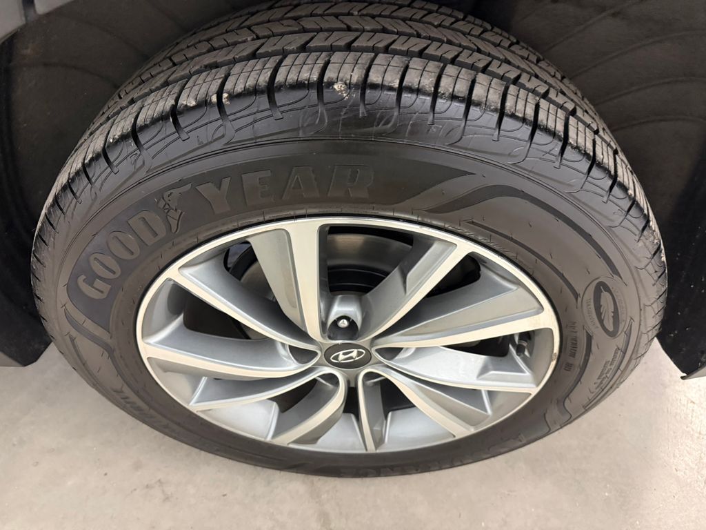 used 2020 Hyundai Santa Fe car, priced at $18,999