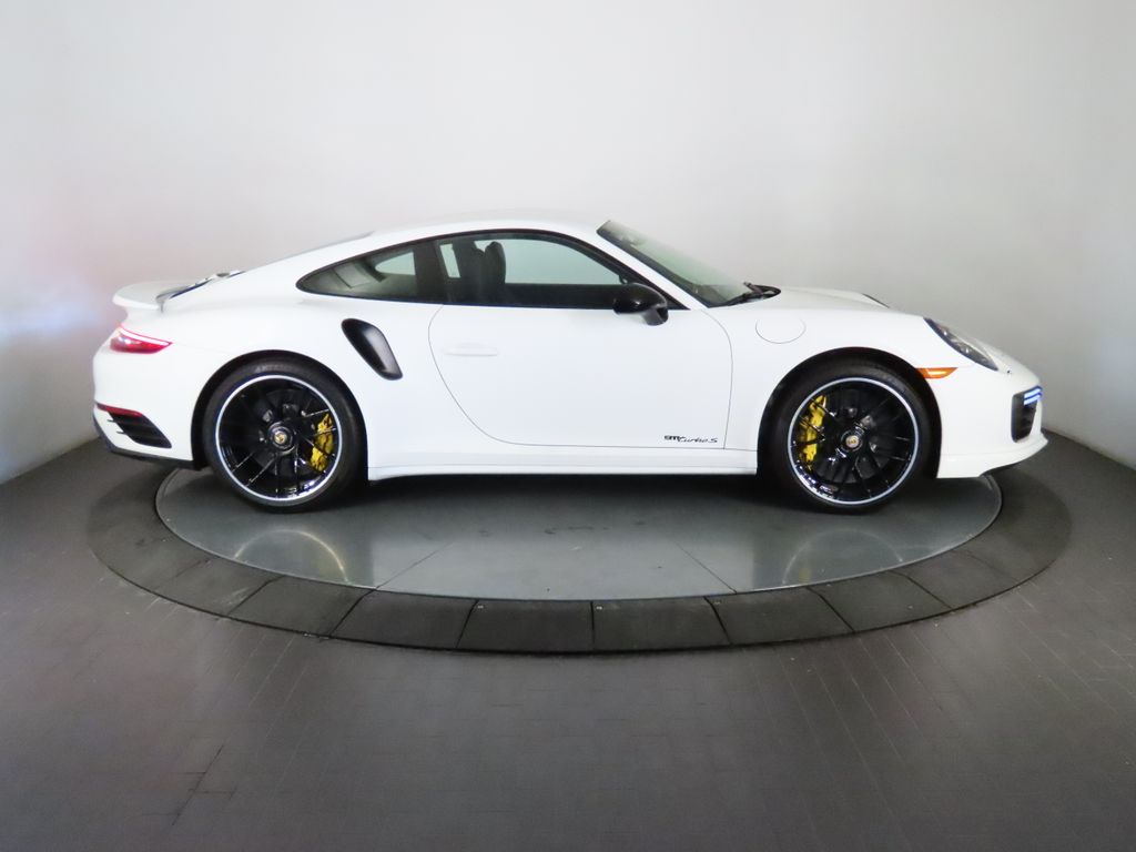 Thumbnail: 2017 Porsche 911 - 8