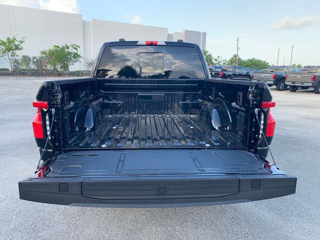 2025 Ford F-150 Lightning Platinum photo 15