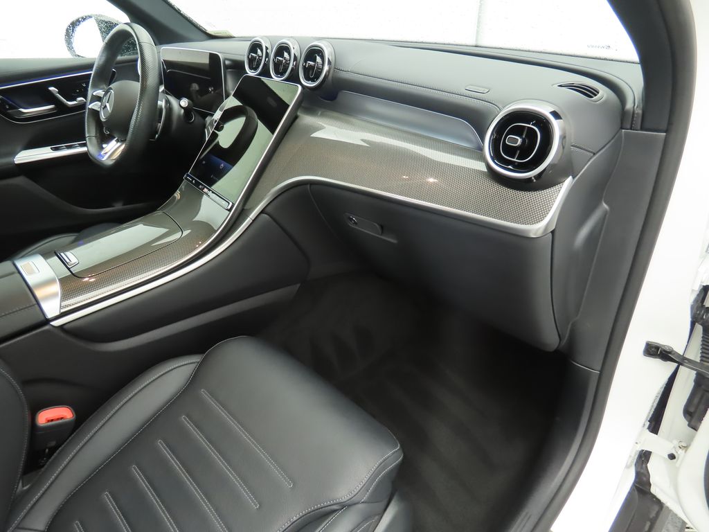 Thumbnail: 2025 Mercedes-Benz GLC - 17