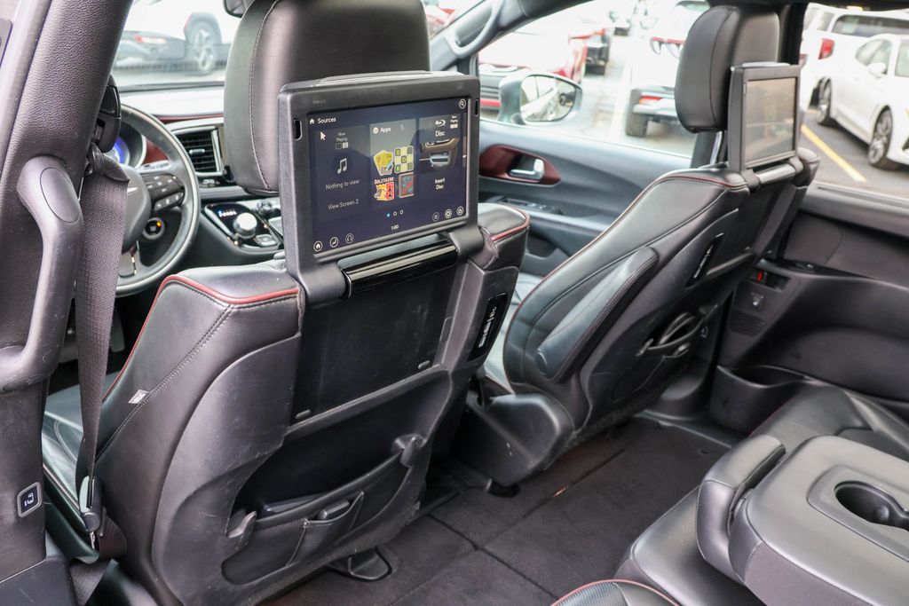 2019 Chrysler Pacifica Limited 30