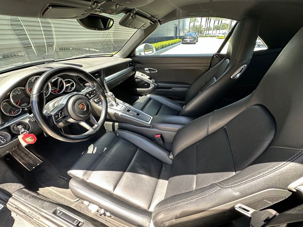Thumbnail: 2017 Porsche 911 - 4