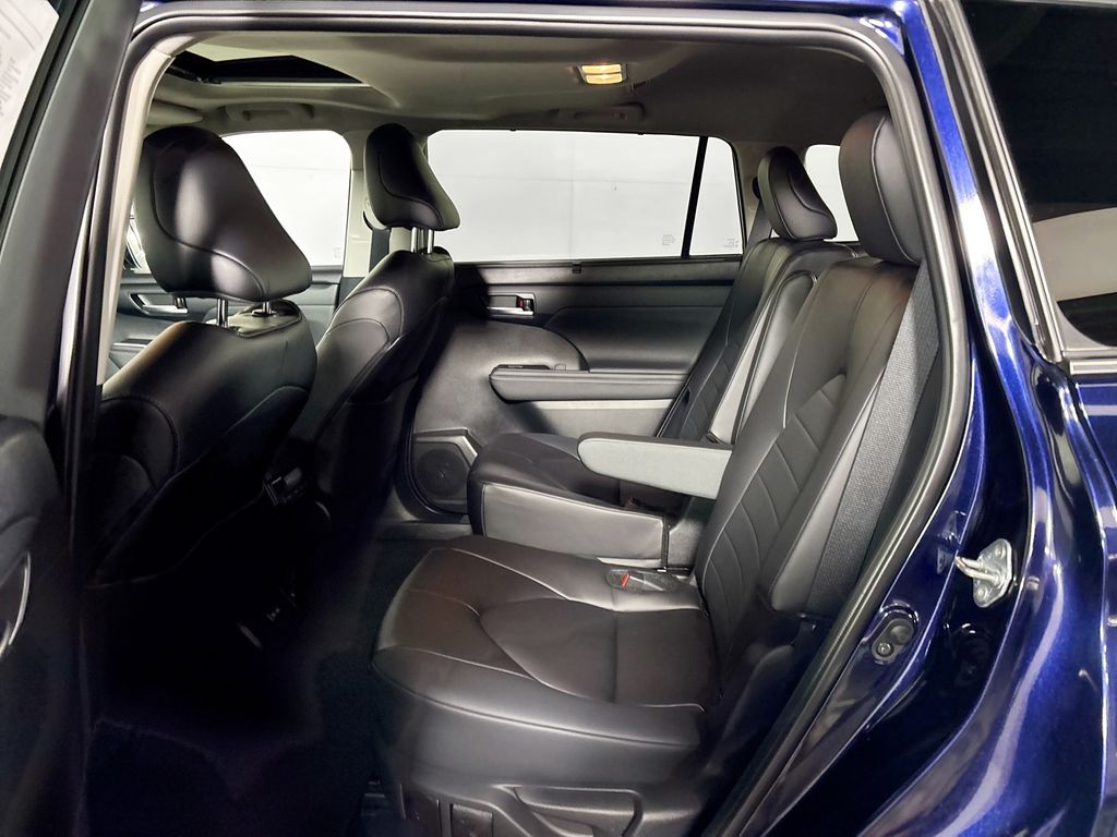 2024 Toyota Highlander Hybrid XLE