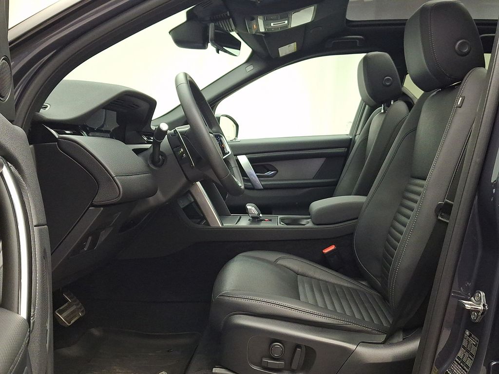 Thumbnail: 2025 Land Rover Discovery Sport - 14