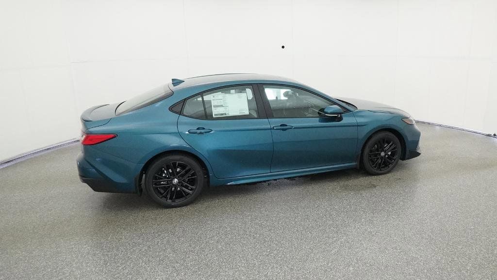 2025 Toyota Camry SE 31