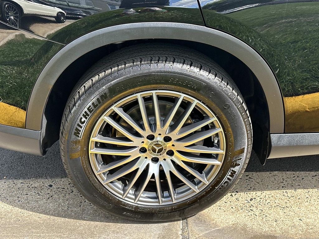 Thumbnail: 2024 Mercedes-Benz GLC - 16