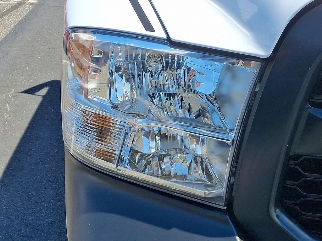Thumbnail: 2021 RAM 1500 Classic - 9