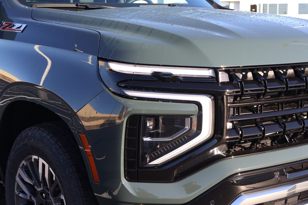 Thumbnail: 2026 Chevrolet Suburban - 3