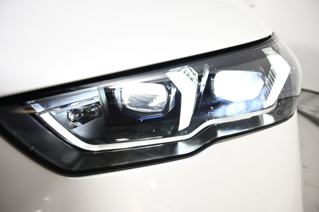 Thumbnail: 2026 BMW 5 Series - 9