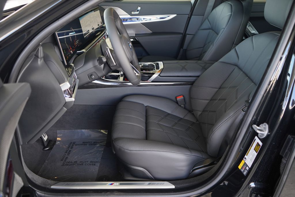 Thumbnail: 2026 BMW 7 Series - 12