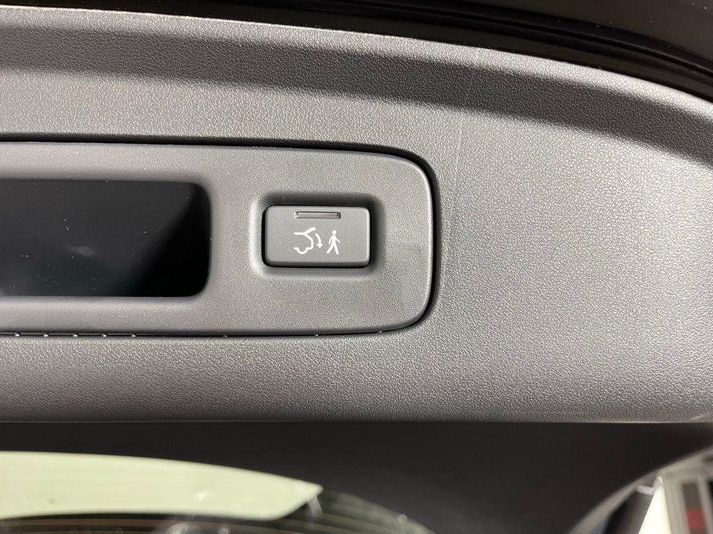 Thumbnail: 2025 Acura ADX - 22