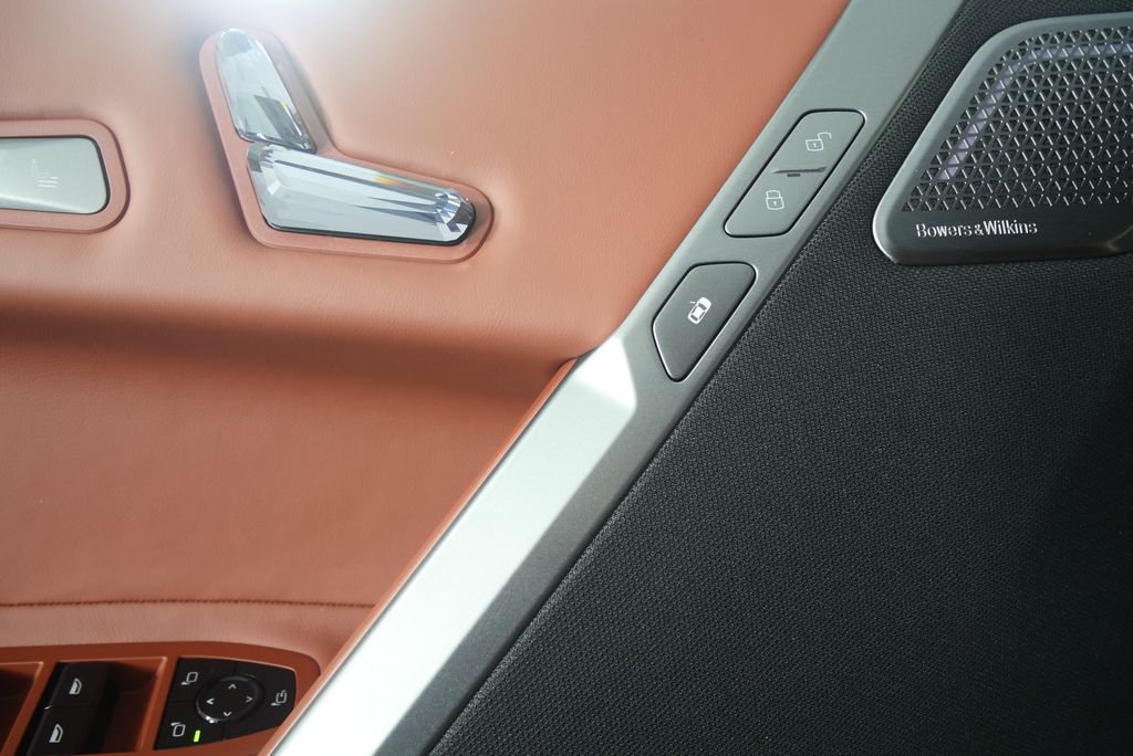 Thumbnail: 2026 BMW iX - 10