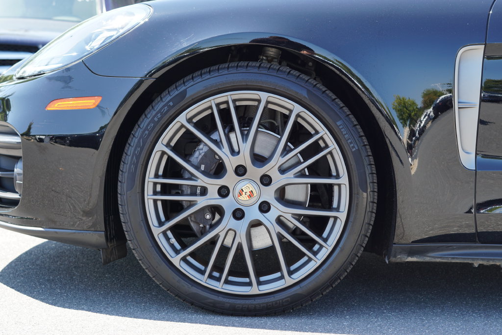 Thumbnail: 2023 Porsche Panamera - 9