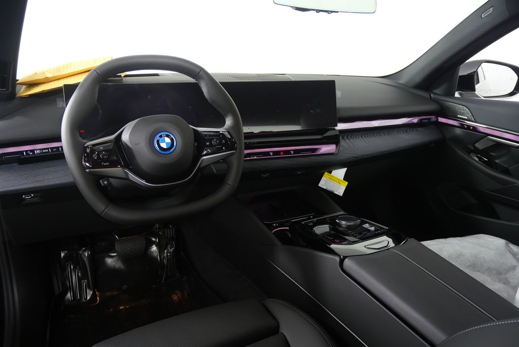 Thumbnail: 2026 BMW i5 - 17