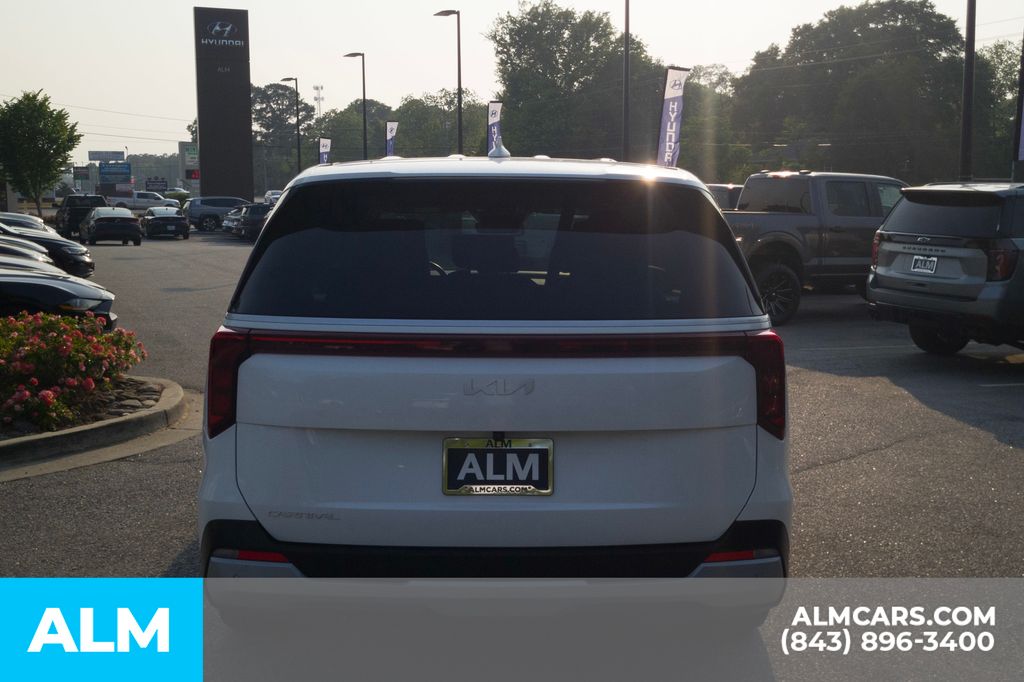 Used 2025 White Kia LXS image 6