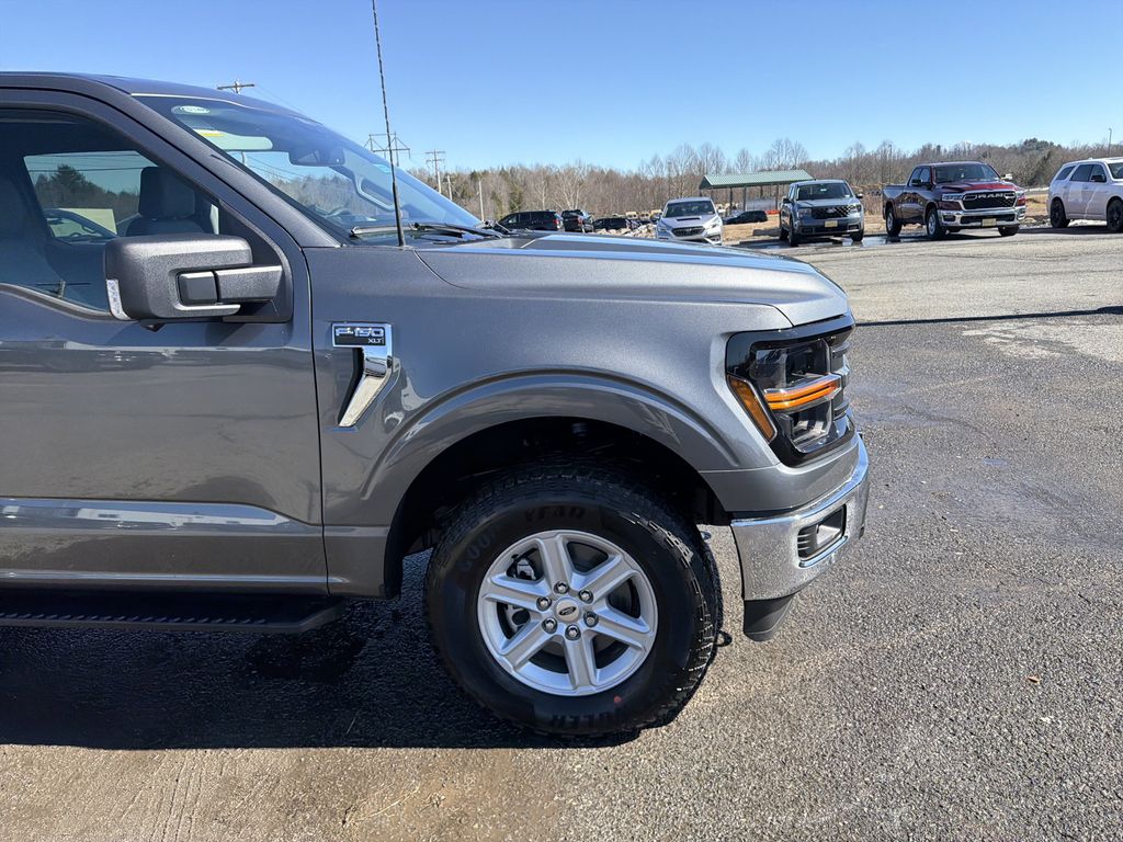 View vehicle photo 4