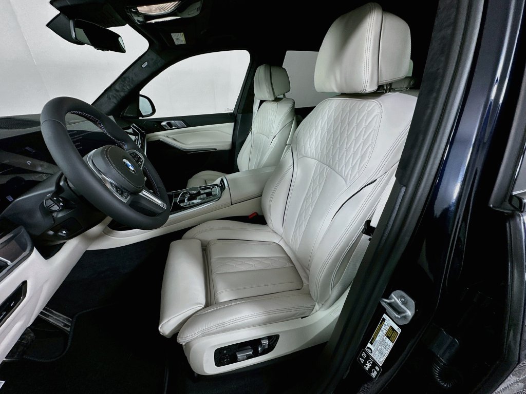 Thumbnail: 2027 BMW X7 - 16