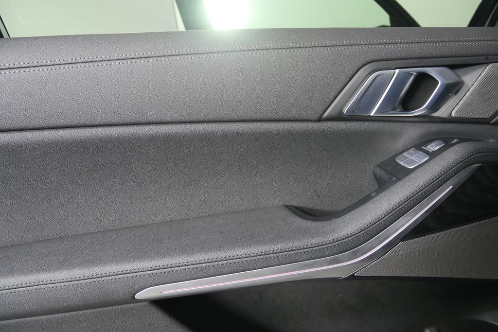 Thumbnail: 2021 BMW X7 - 14