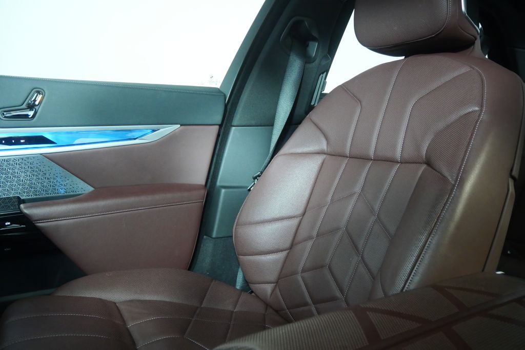 Thumbnail: 2023 BMW 7 Series - 29