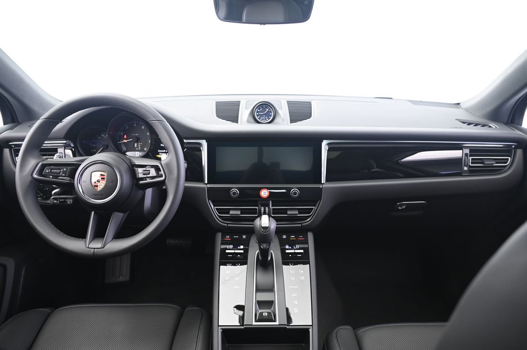 Thumbnail: 2025 Porsche Macan - 29