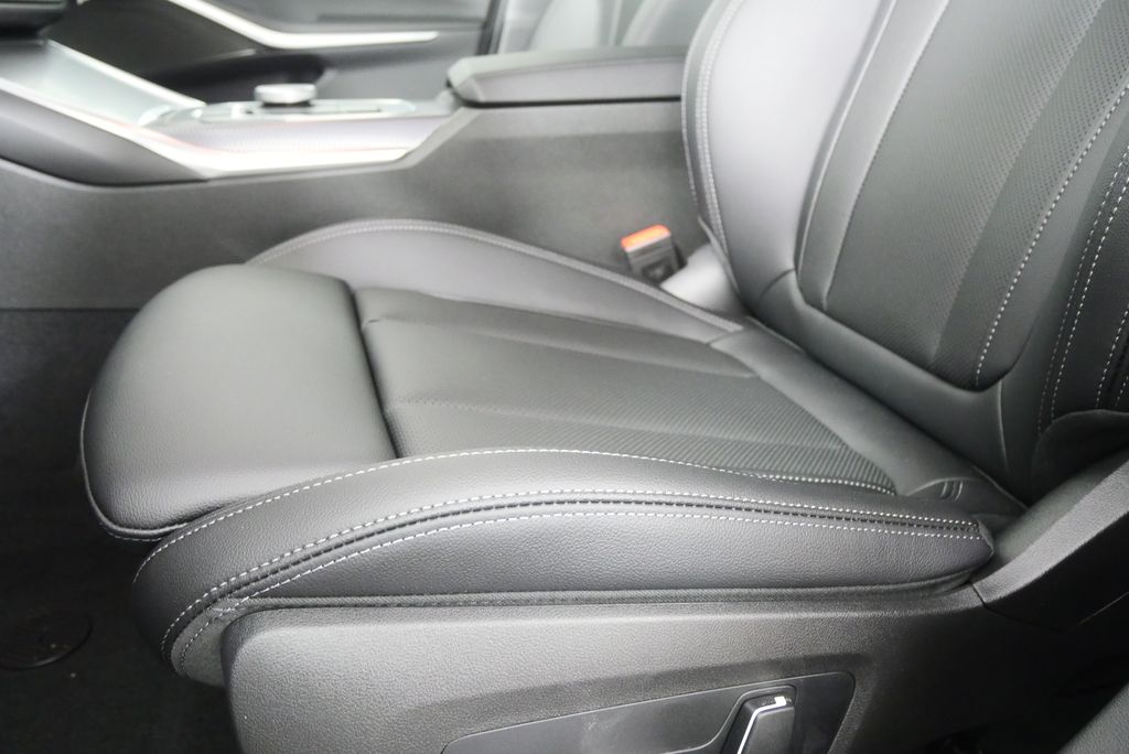 Thumbnail: 2026 BMW 3 Series - 10