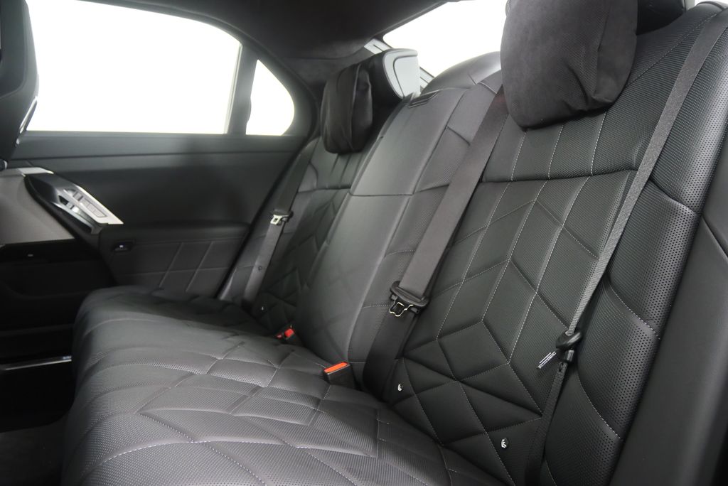 Thumbnail: 2026 BMW i7 - 16