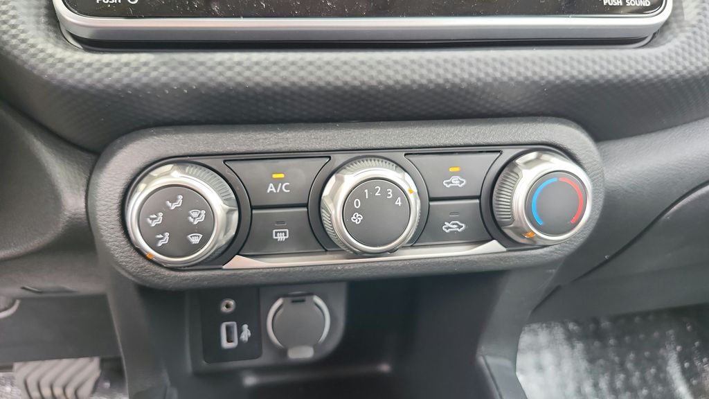 2025 Nissan Kicks Play