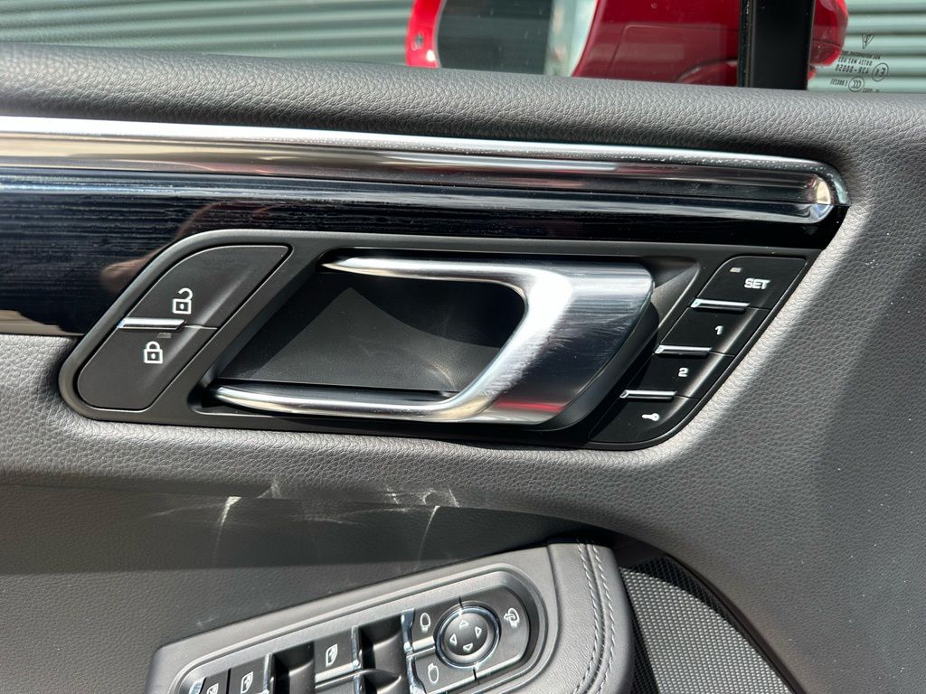 Thumbnail: 2026 Porsche Macan - 21