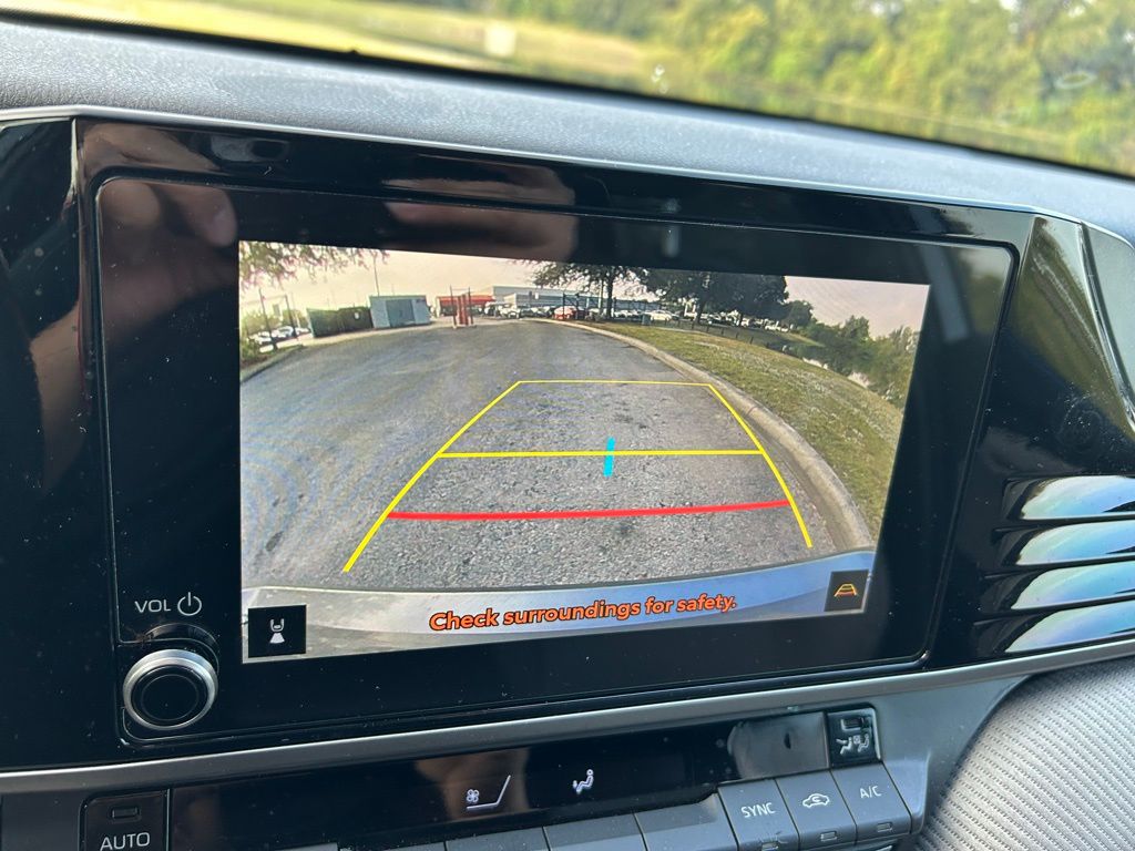 Thumbnail: 2025 Toyota Camry - 25