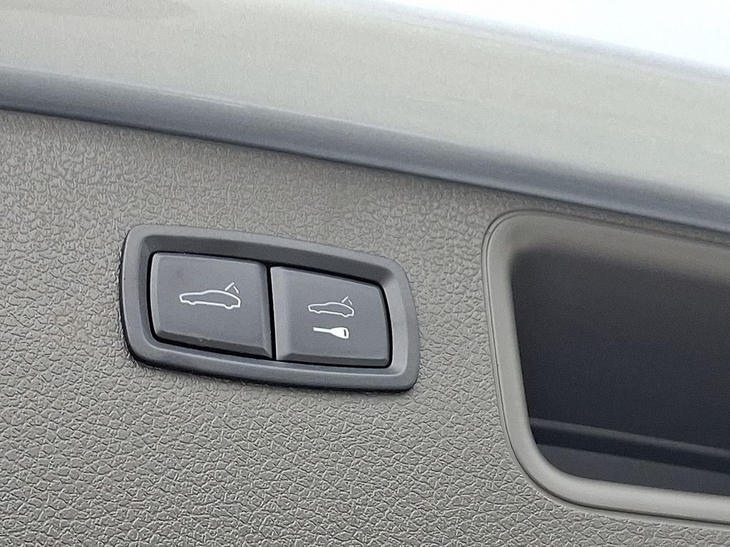 Thumbnail: 2020 Porsche Macan - 31