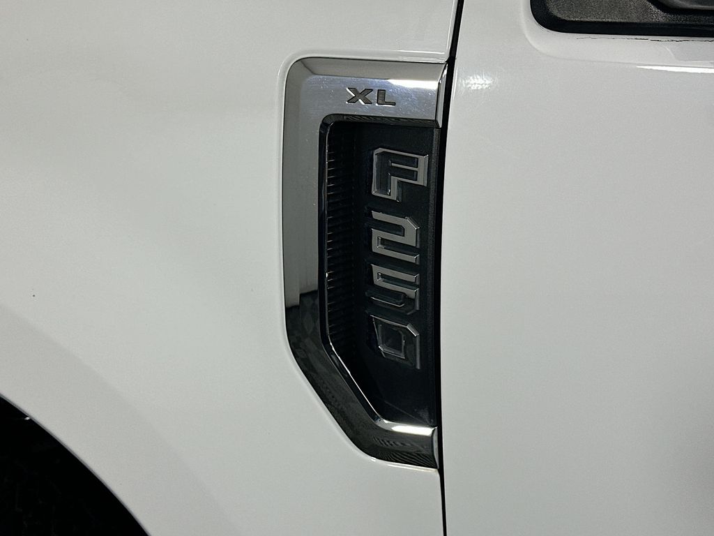 Used 2019 White Ford XL image 25