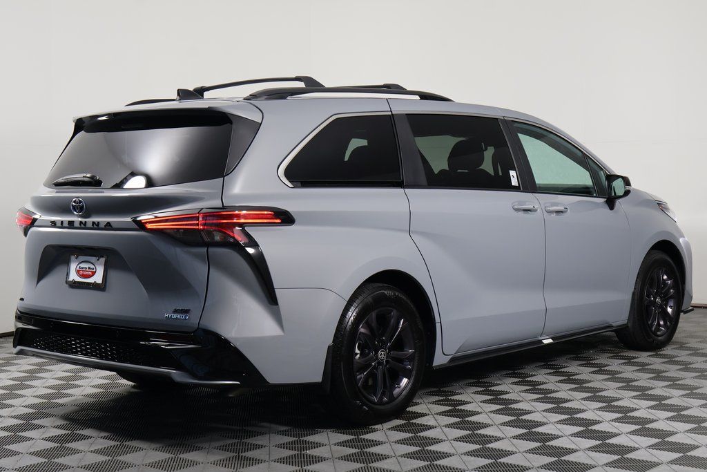 Thumbnail: 2024 Toyota Sienna - 4