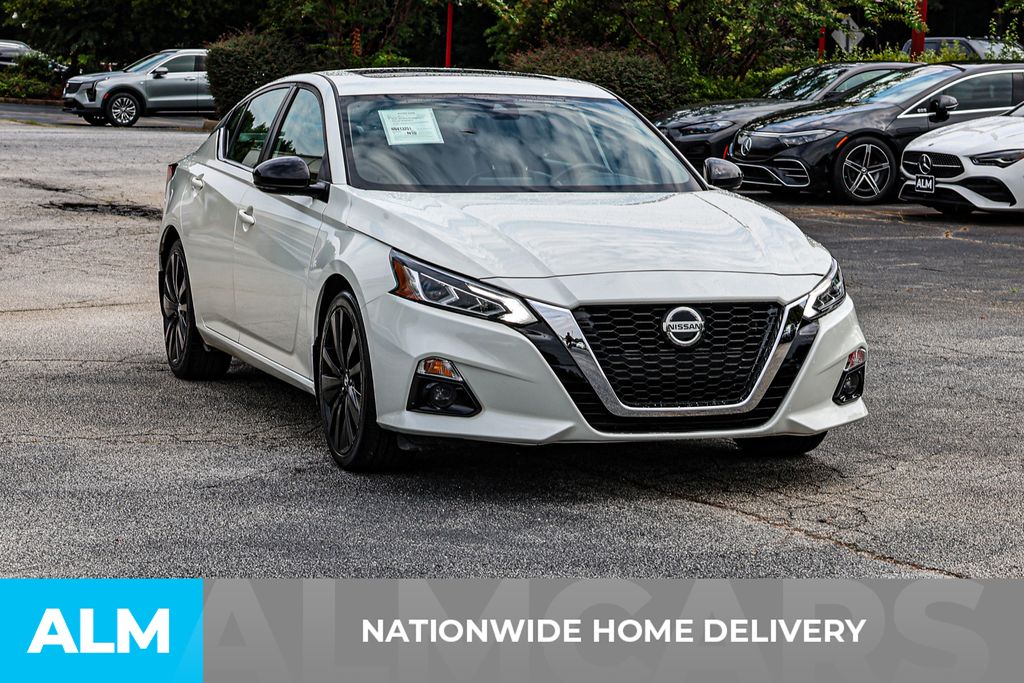 Used 2022 White Nissan 2.5 SR image 4