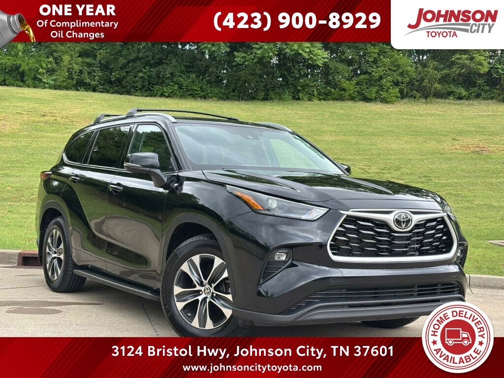 Midnight Black Metallic 2022 Toyota Highlander SUV / Crossover All-Wheel Drive Automatic