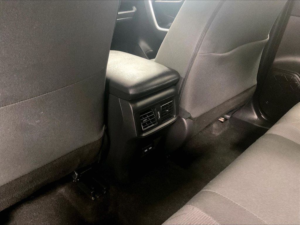 2024 Toyota RAV4 — photo 27