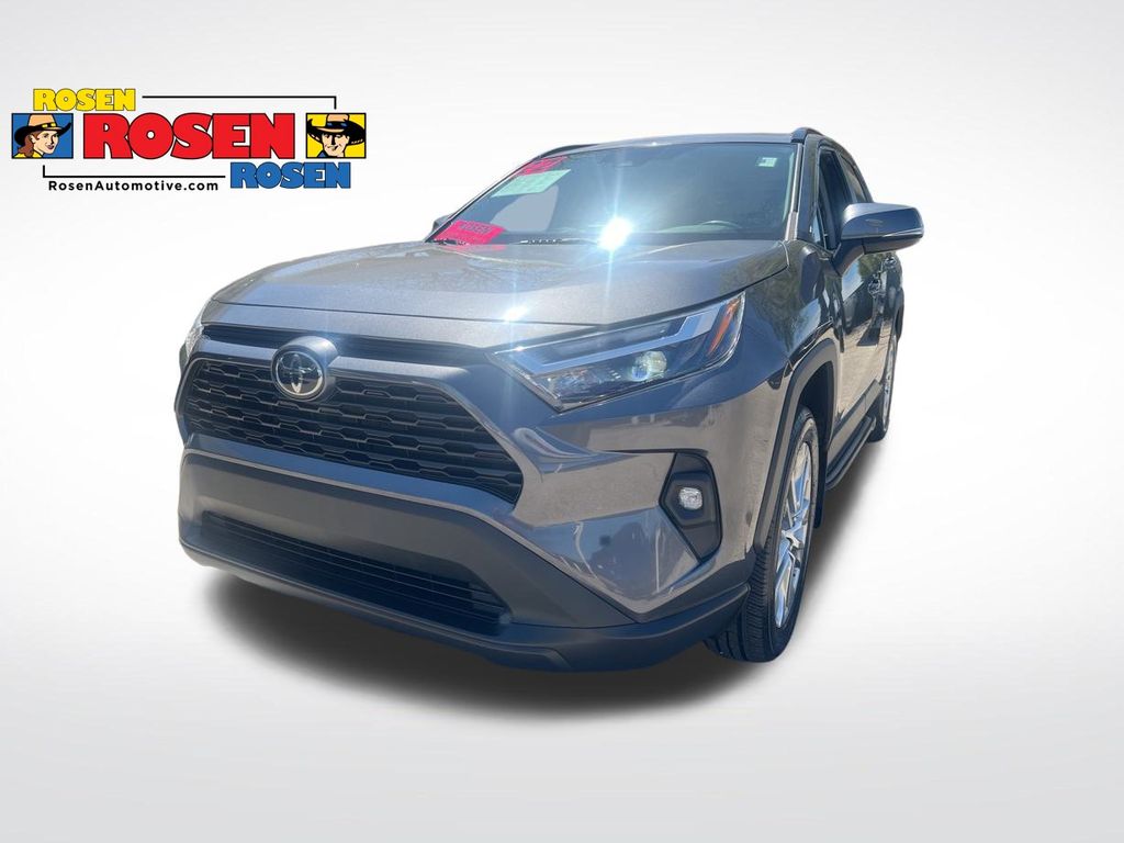 2022 Toyota RAV4 XLE Premium photo