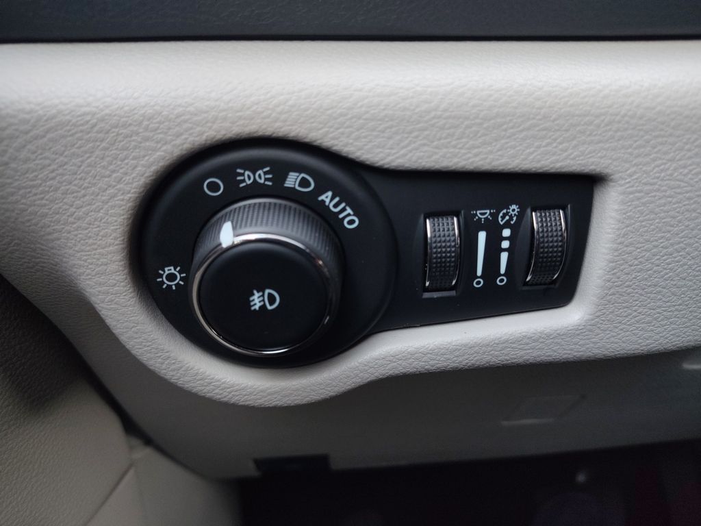 Used Car 2023 Chrysler Pacifica  Touring L For Sale Under $30,000 In Austin, Texas