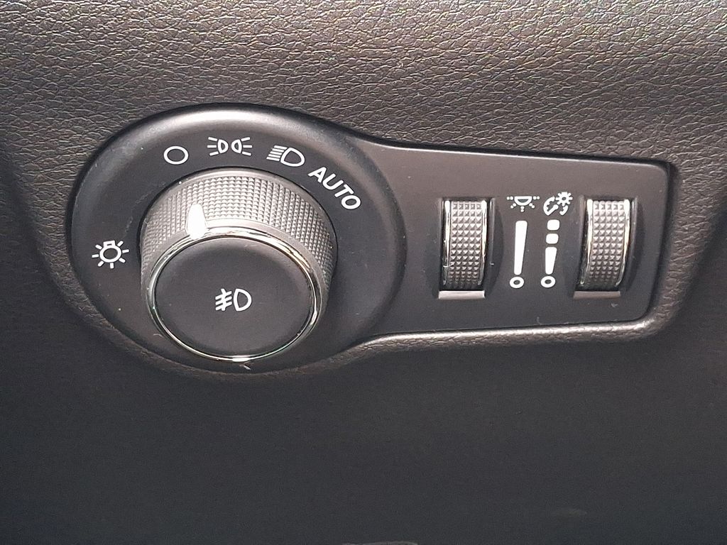 2025 Jeep Compass Limited White at Audi Porsche Sewickley