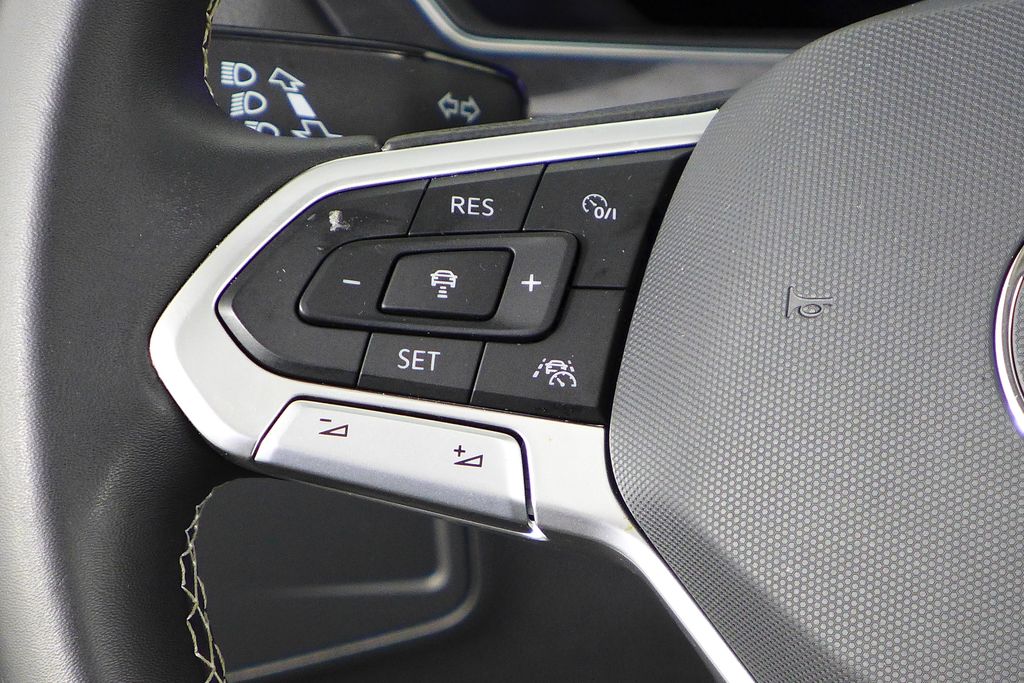 Thumbnail: 2023 Volkswagen Tiguan - 29