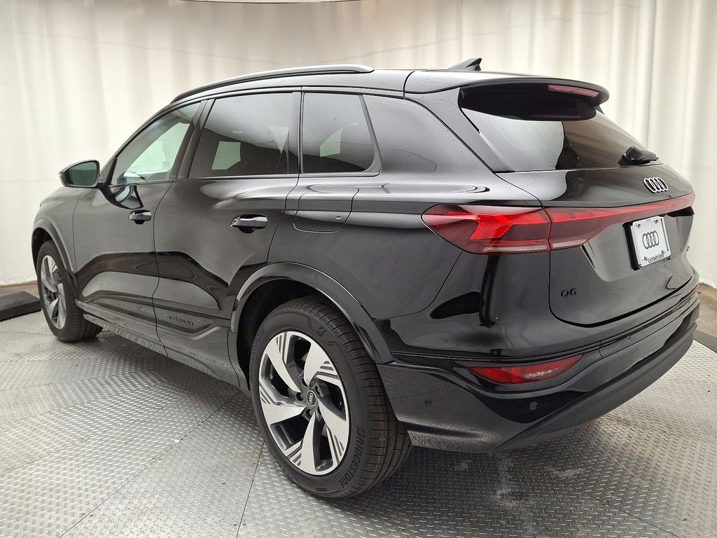 2025 Audi e-tron Premium 4