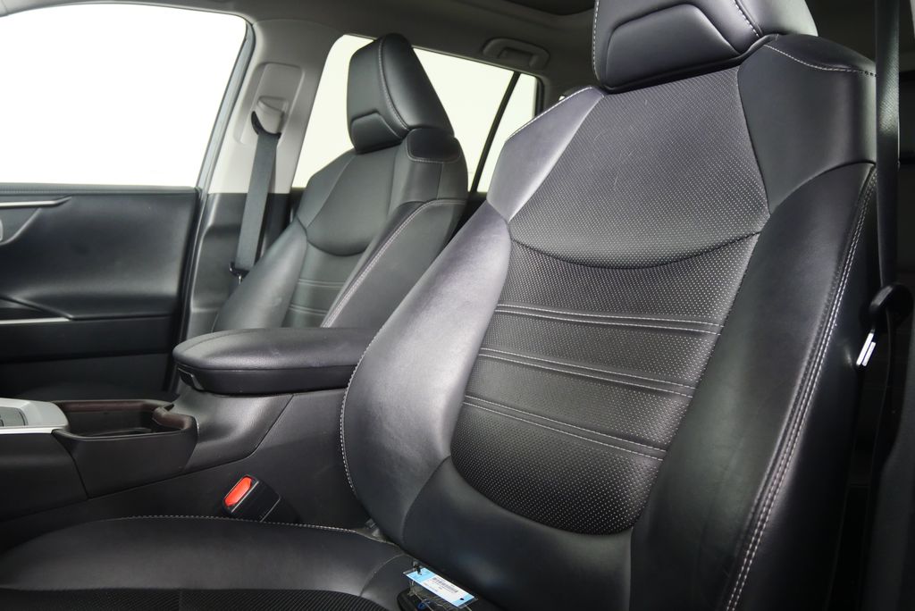 Thumbnail: 2021 Toyota RAV4 - 8