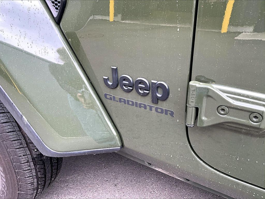 2022 Jeep Gladiator — photo 28