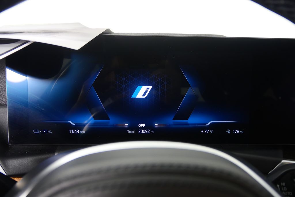 Thumbnail: 2022 BMW i4 - 23
