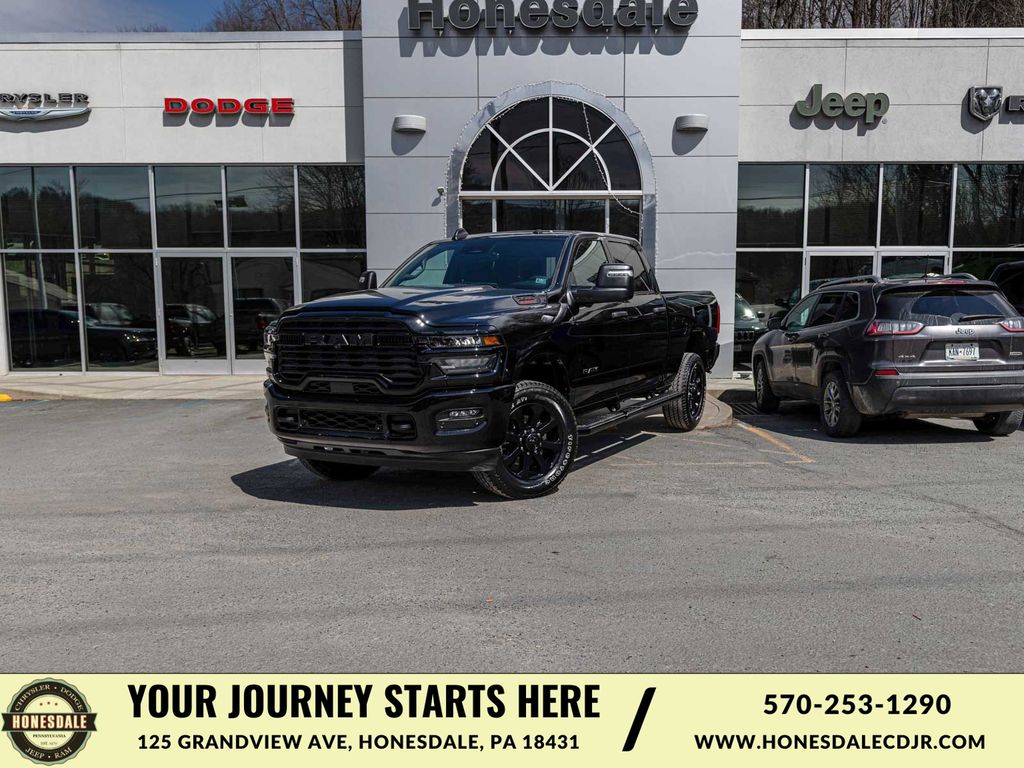 2026 RAM 2500 Big Horn Crew Cab 4WD Negro (Diamond Black Crystal Pearlcoat) Camioneta Todo terreno 8 velocidades Automática