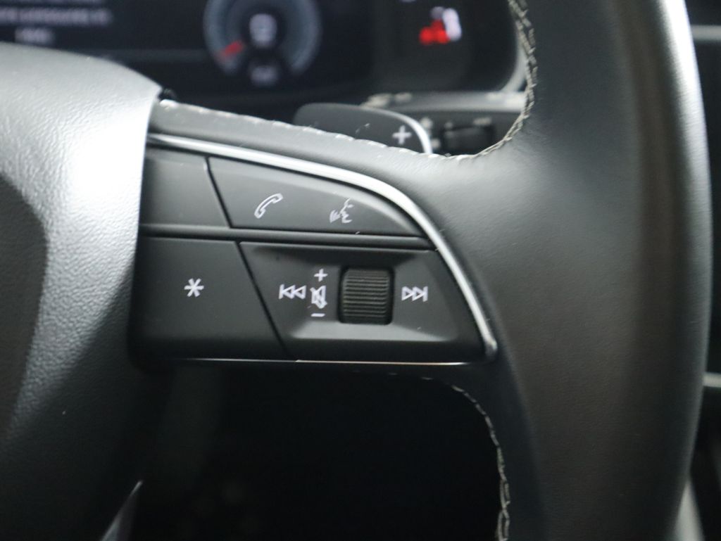 Thumbnail: 2022 Audi Q8 - 12